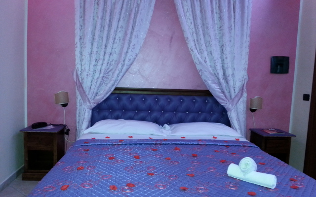 Hotel Happy Days