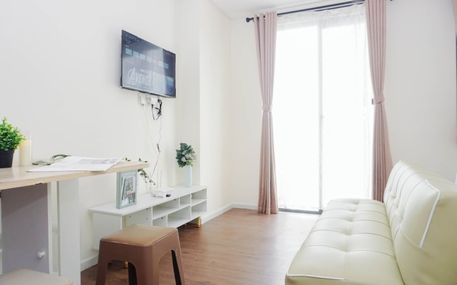 Restful In Simple Style Studio At Apartment Daan Mogot City – Guest Rooms – Jakarta