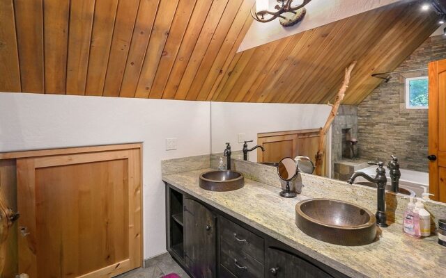 Woodsy 'a' Frame 3 Bedroom Cabin by RedAwning