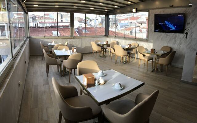 X-Nellyi Boutique Hotel