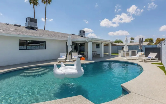 Old Town Fashion-pool-putting Green-bbq Grill