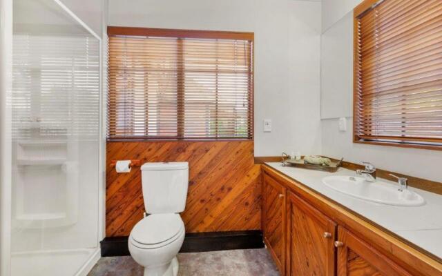 Chartre' Manor Bed & Breakfast