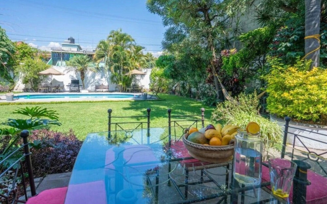 Alberca Privada Jardín y Garage para 8