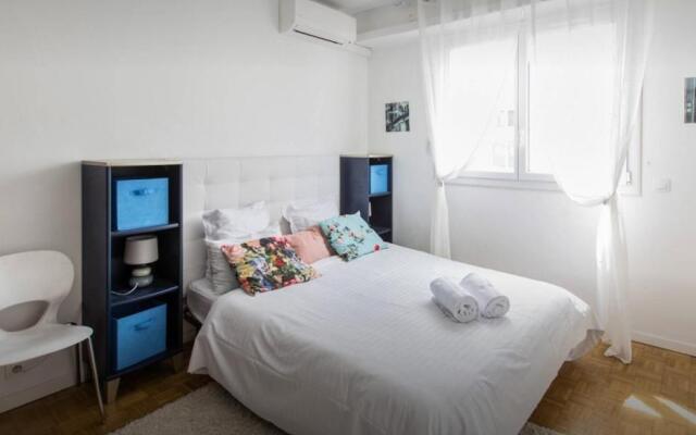 Stunning 2 bed Flat Nice front of the beach Seaview