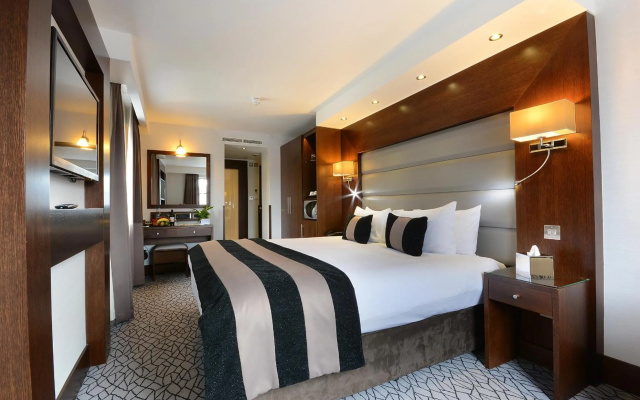 Отель The Cura Kensington