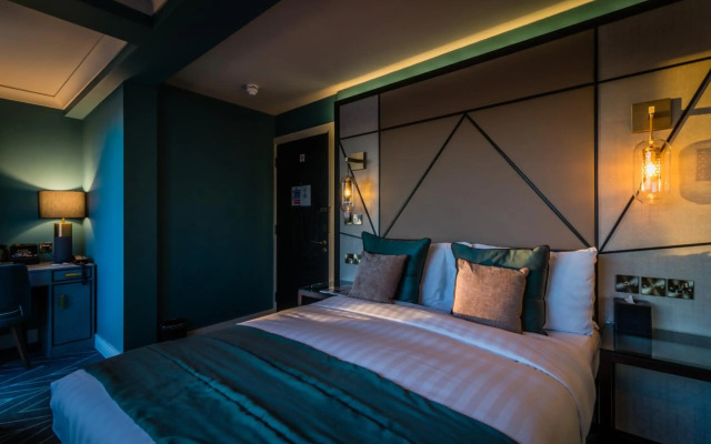 Seven Hotel