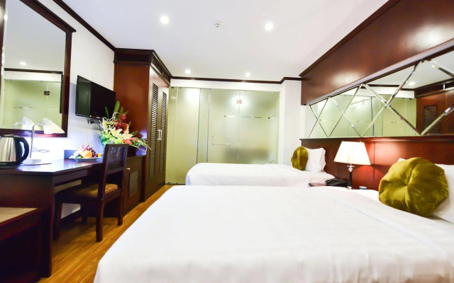 May De Ville Lakeside Hotel