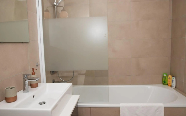 Amazing view over Vienna and infinity pool