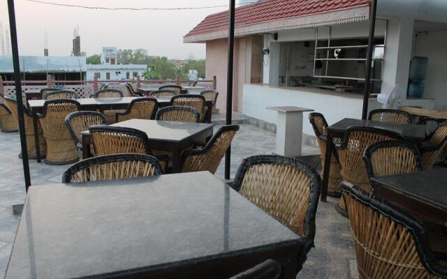 Mosutache Agra - Hostel