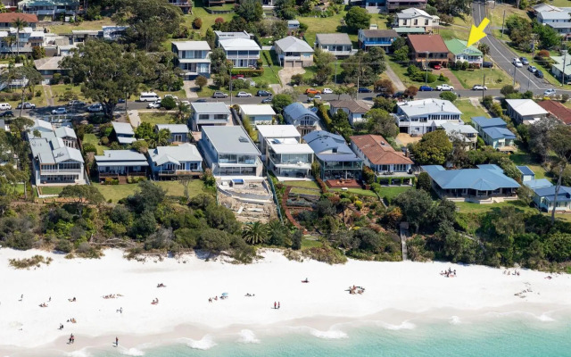 On Cyrus at Hyams Beach 4pm Check Out Sundays