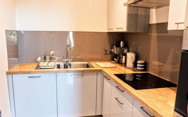 Modern Arthurs Seat Apartment
