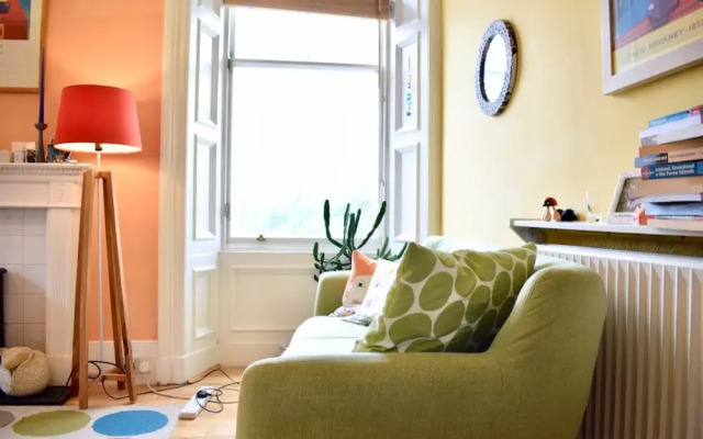 Spacious 2 Bedrooms Apartment by Royal Mile