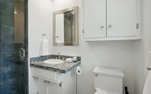 Quiet 4 Bedroom Home Located off Sola