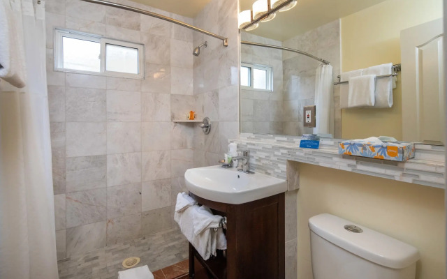 Vendange Carmel Inn & Suites
