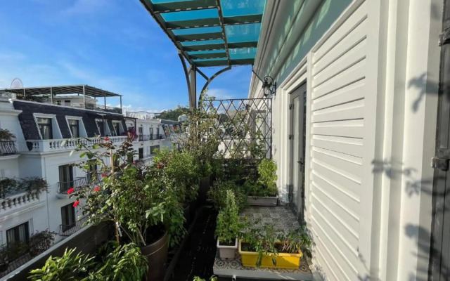 Paris Of Dragonbay Hotel