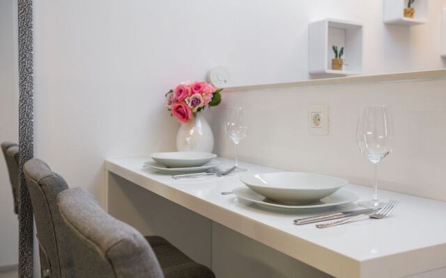 Luxury Studios & Rooms Seven