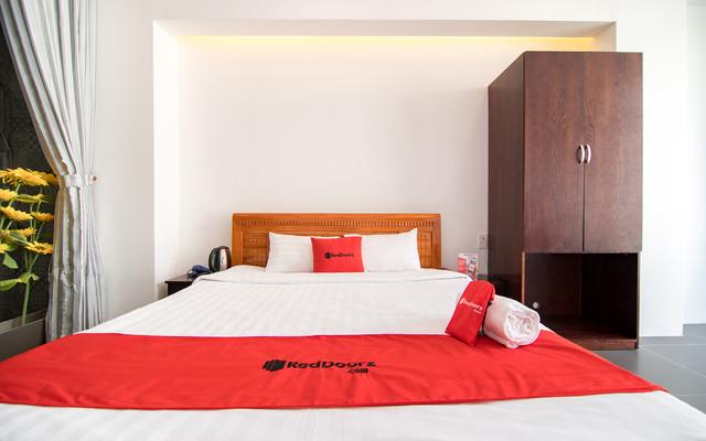 RedDoorz Plus near Hoang Van Thu Park 2