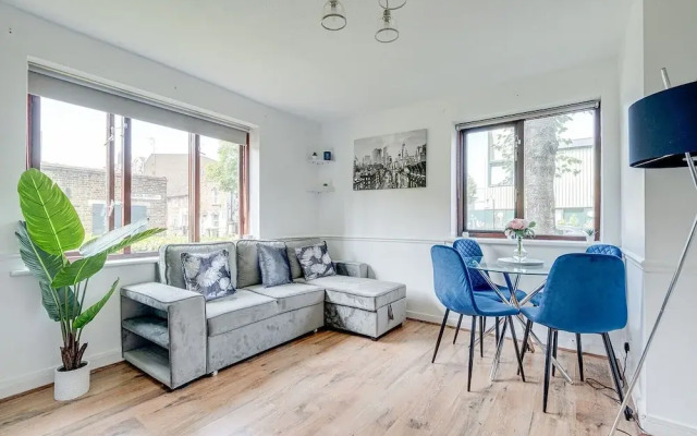 Canadawater-2bedroom-1bathroom-wifi-free Parking