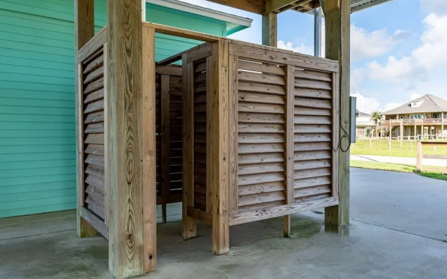 Crystal Villa 3 Bedroom Home by RedAwning