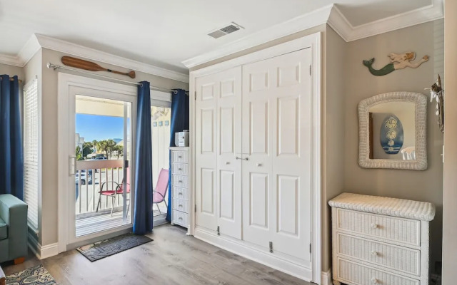 Sandpiper Cove 8245 Studio Bedroom Condo by RedAwning
