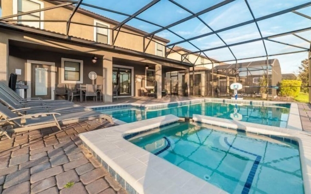 8BR Pool Home In ChampionsGate