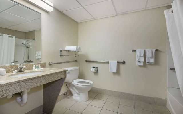 Clarion Pointe Charleston - West Ashley
