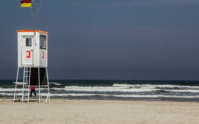 Dunenhuus Ost Modern Retreat