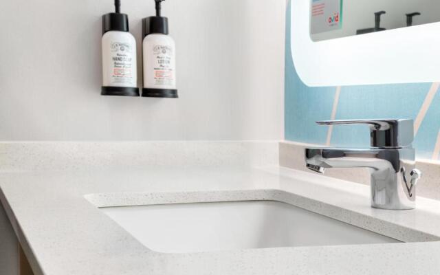 avid hotel Cedar Rapids South - Arpt Area by IHG