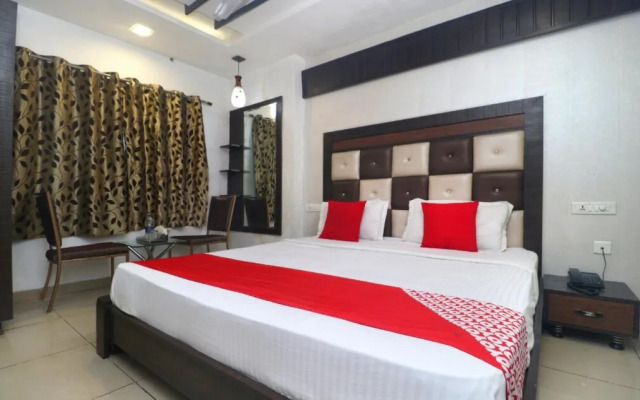 OYO 19392 Hotel Lexis