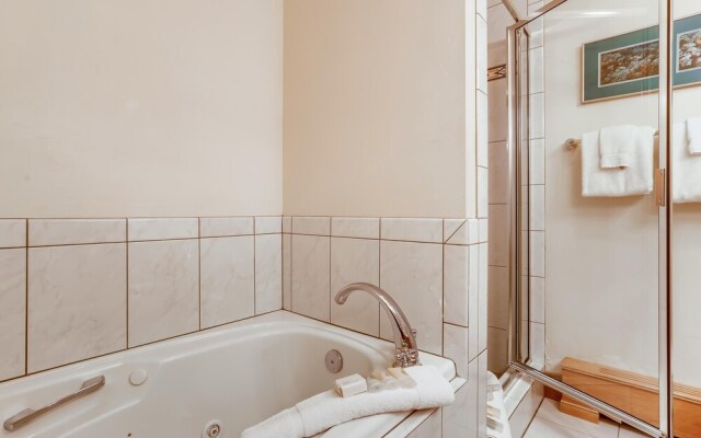 Westwind 308 2BD Gold Condo With A-C