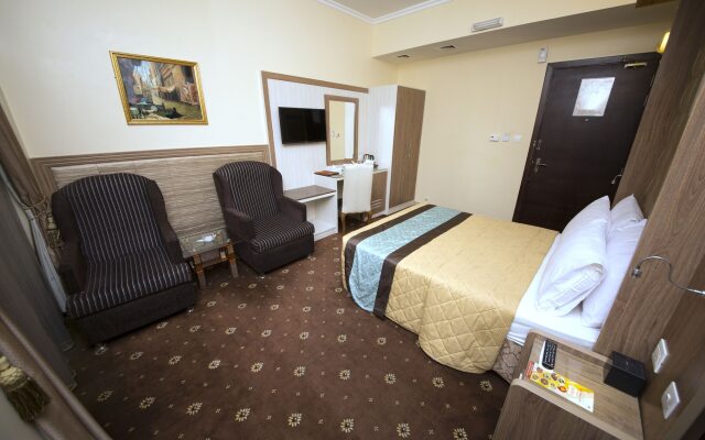 Naif Fort Hotel