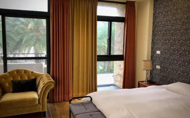 11 Cafe & Lodging