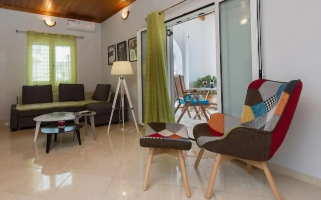 Thano's Stylish Flat, Just 150m To The Beach