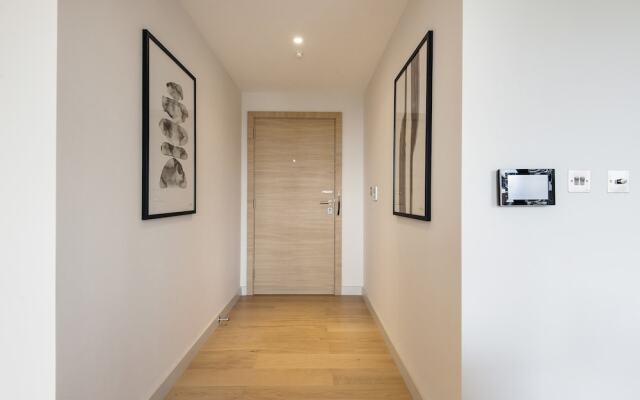 Contemporary Victoria Home by the River Thames