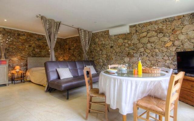 Studio avec jardin amenage et wifi a Moltifao