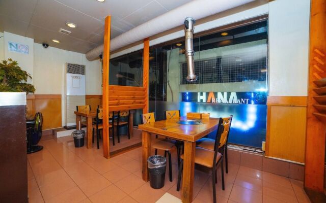 RedDoorz @ Fields Avenue Angeles City