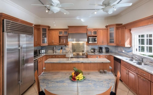 Sunny Vacation Villa 72