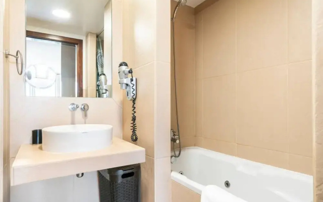 Luxury 3BR 7 pools Beach 200 m