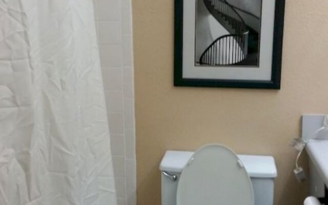 Candlelight Inn & Suites