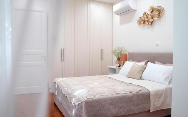 Naias Aegina, Sea-front apartment 95 sqm