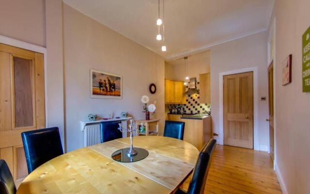 Spacious 3BR Apt moments from the Meadows & Old Town