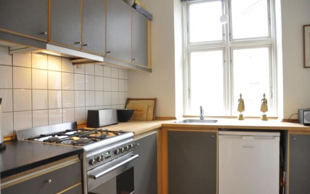 1 Bedroom Apartment near Tivoli 484 - 1