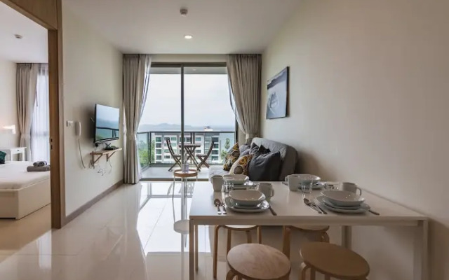 The Riviera Wongamat by Pattaya Holiday