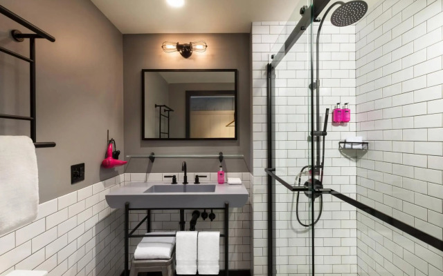 Moxy Boston Downtown