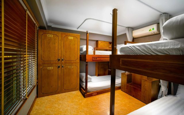Little Charm Hanoi Hostel – Guest Rooms – Hanoi