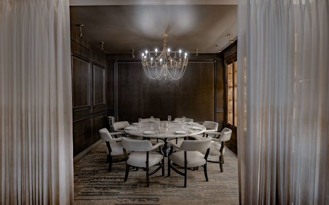 Hotel Fort Des Moines, Curio Collection by Hilton