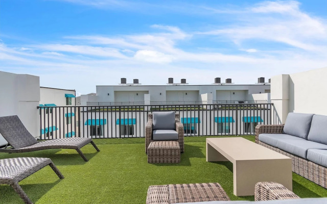 Azul Townhomes A3 - Sunrise