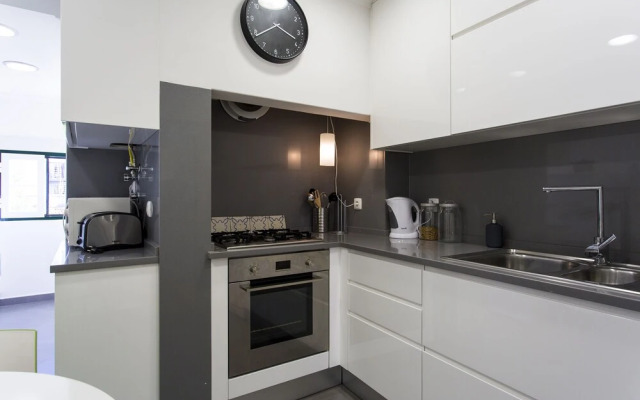 ALTIDO Urban 1-bed flat w/workspace, moments from Av. da Liberdade