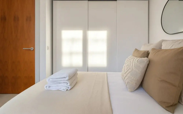 Spacious 3 Bedroom Flat in Kensington