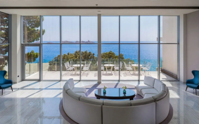 Royal Princess Hotel